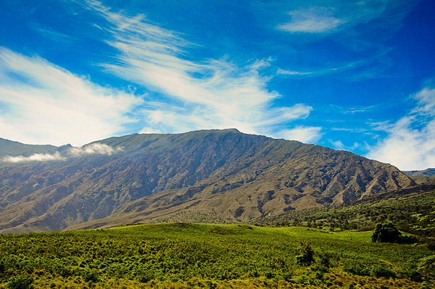 photo of Maui mountains