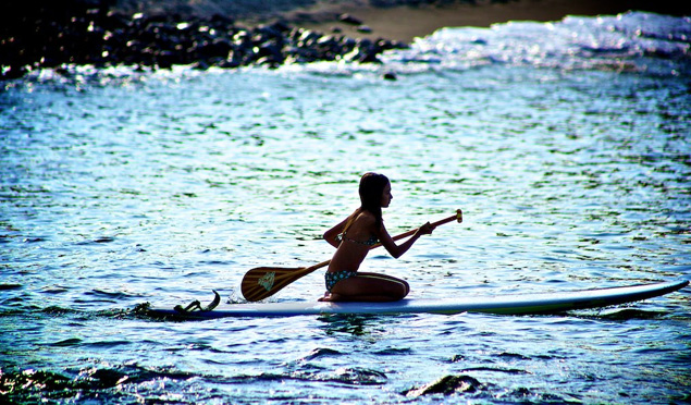 girl on Maui paddling